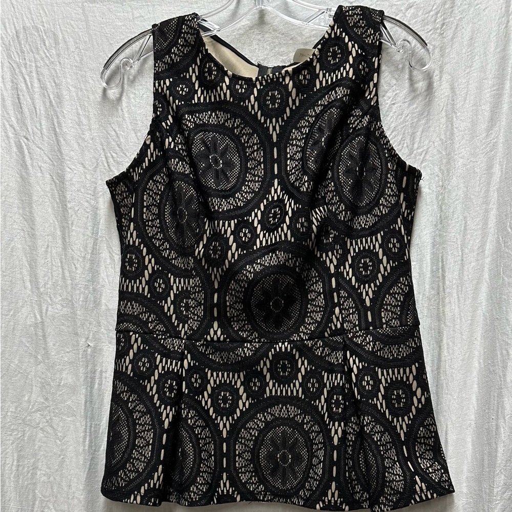 Beautiful tailored top! Great with skirt or slacks